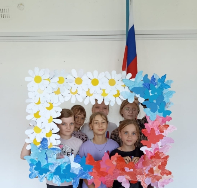 12 июня - День России.